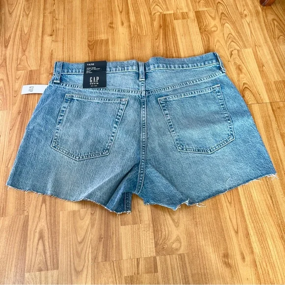 GAP high rise cheeky short - Picture 3 of 3